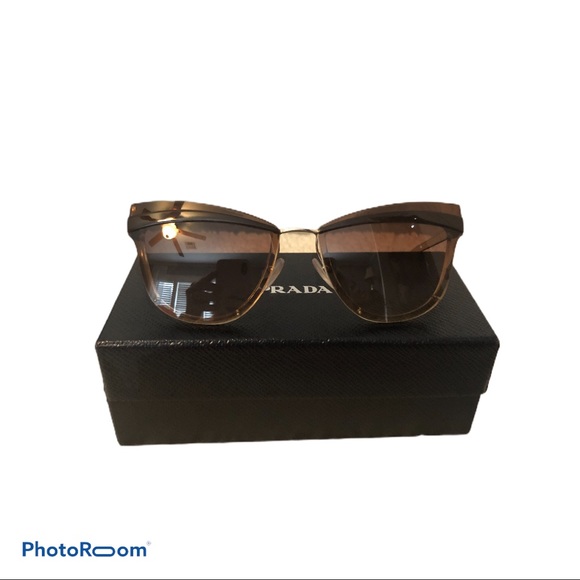 Prada Accessories - 🌸🌸 PRADA, CLASSY SUNGLASSES! MADE IN ITALY